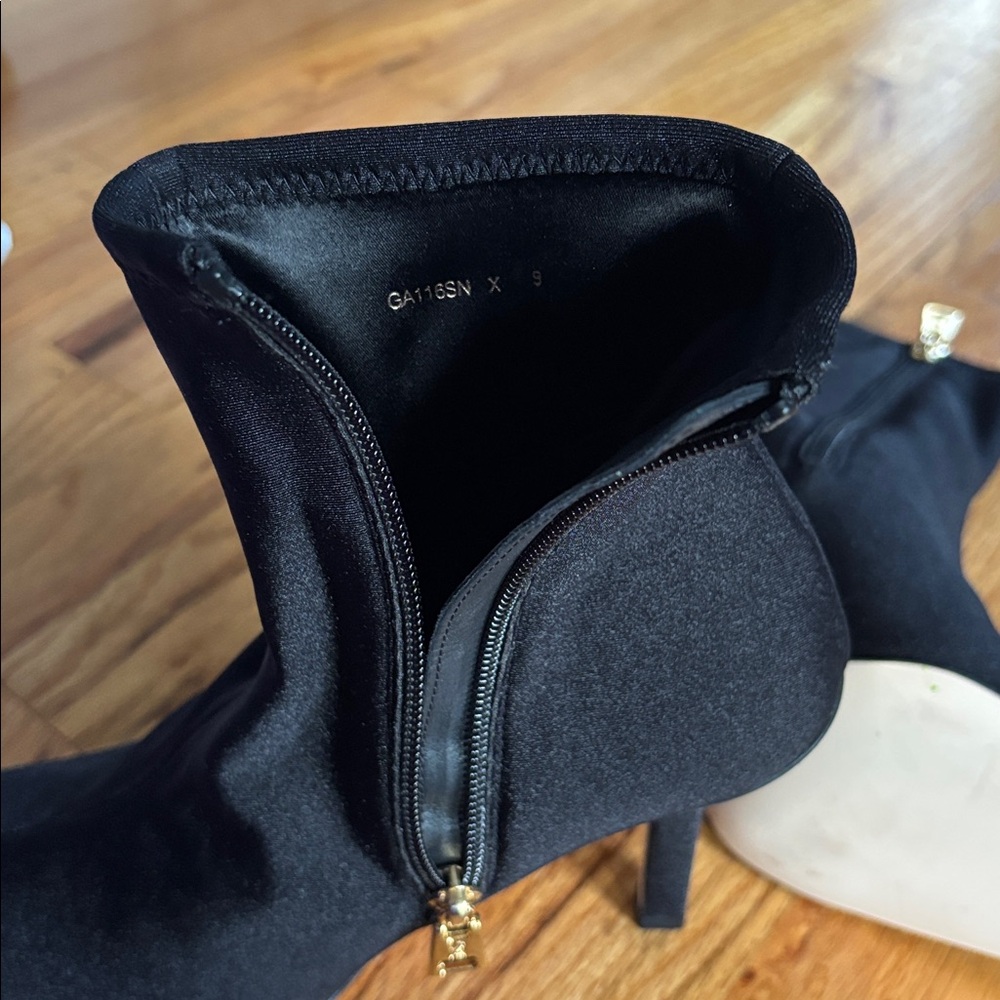 Good American Neoprene Ankle Heeled Booties Women’s Size 9 Black Fitted - Picture 6 of 9